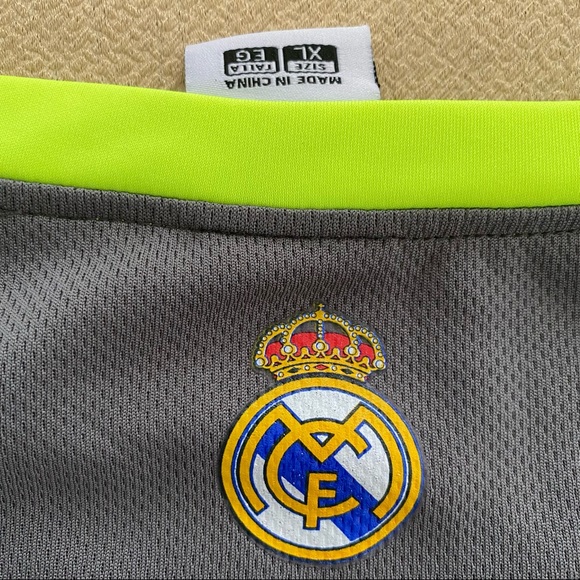 Real Madrid Shirt - Picture 6 of 8